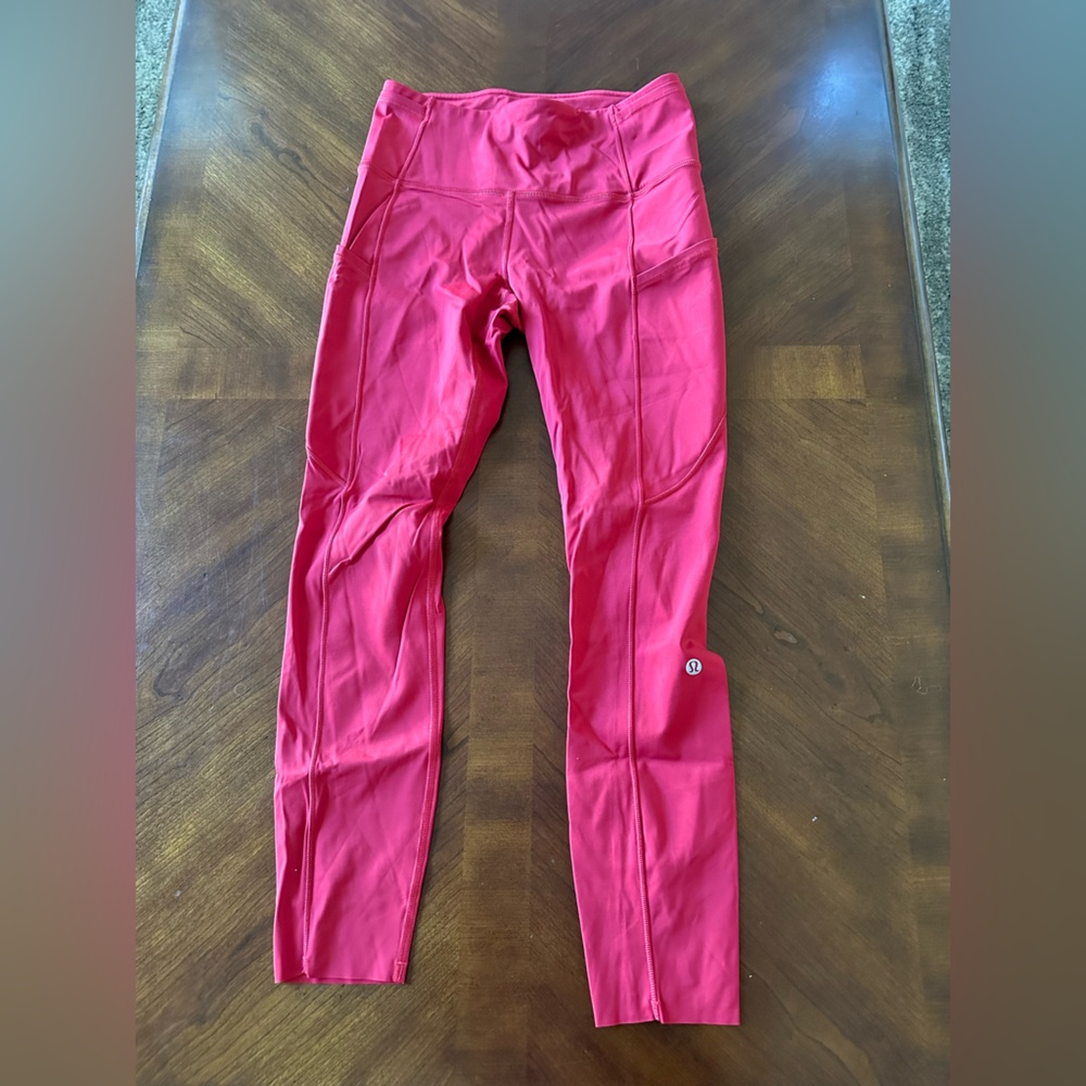 RED LULULEMON LEGGINGS